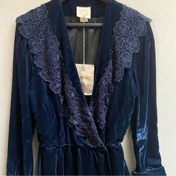 NWT Vintage Flora N. Krooz Lingere Velvet Embroider Lace House coat robe Sz M - Picture 3 of 15
